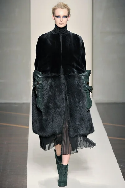 Look 18